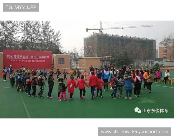 足球俱乐部通过公益项目提升社区凝聚力并挖掘潜在青训资源，足球俱乐部社会公益